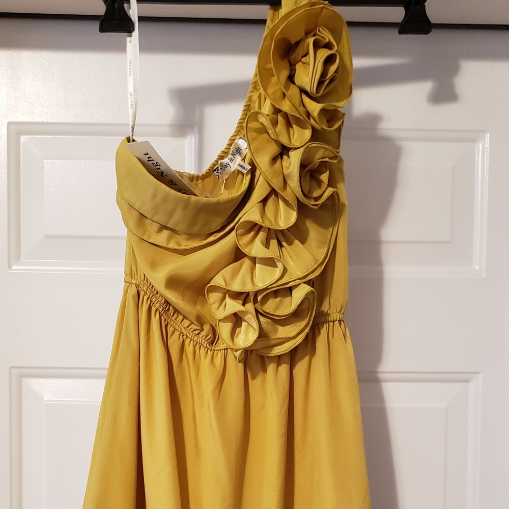Dress - Picture 3 of 3